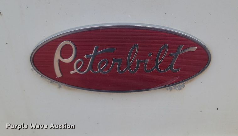 image for item NZ9763 2009 Peterbilt  320 refuse truck