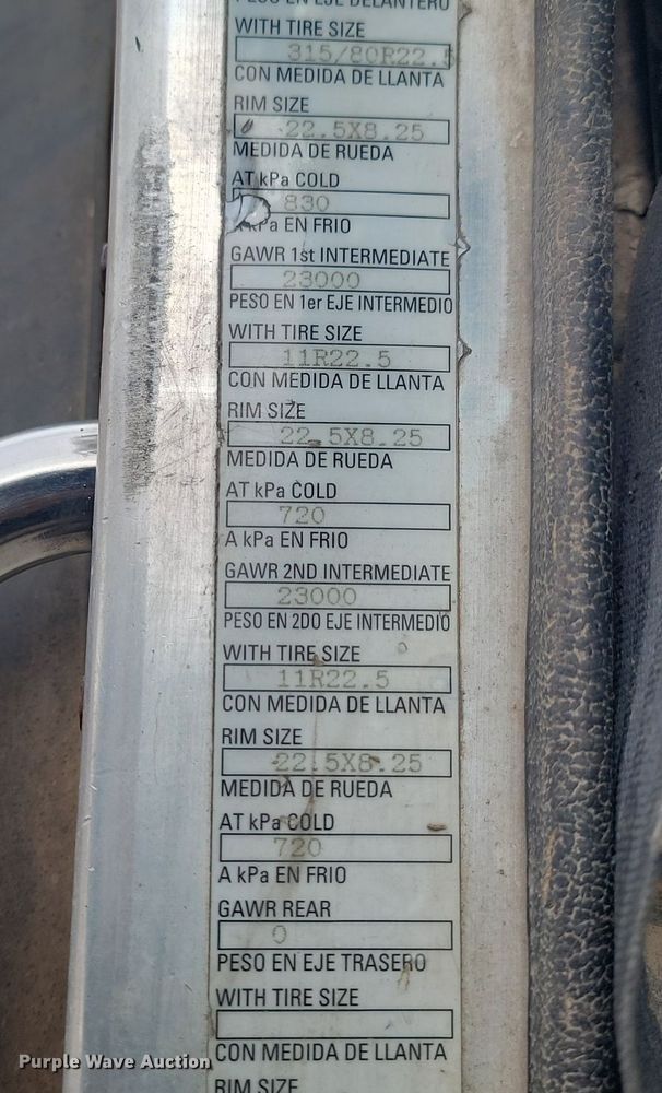 image for item NZ9763 2009 Peterbilt  320 refuse truck