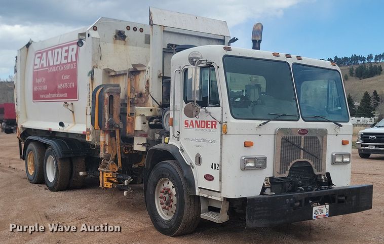 image for item NZ9764 2009 Peterbilt  320 refuse truck