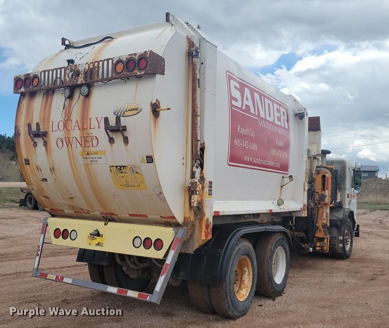 image for item NZ9764 2009 Peterbilt  320 refuse truck