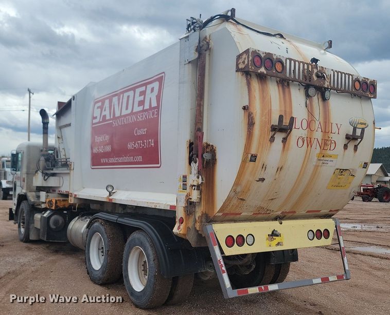 image for item NZ9764 2009 Peterbilt  320 refuse truck