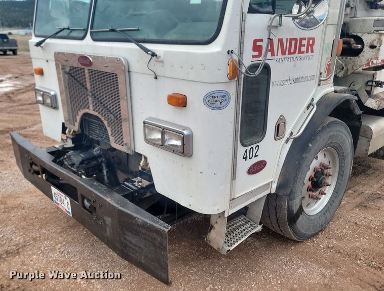 image for item NZ9764 2009 Peterbilt  320 refuse truck