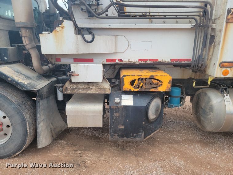 image for item NZ9764 2009 Peterbilt  320 refuse truck