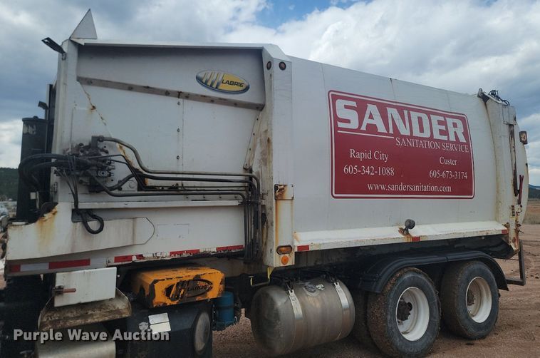 image for item NZ9764 2009 Peterbilt  320 refuse truck