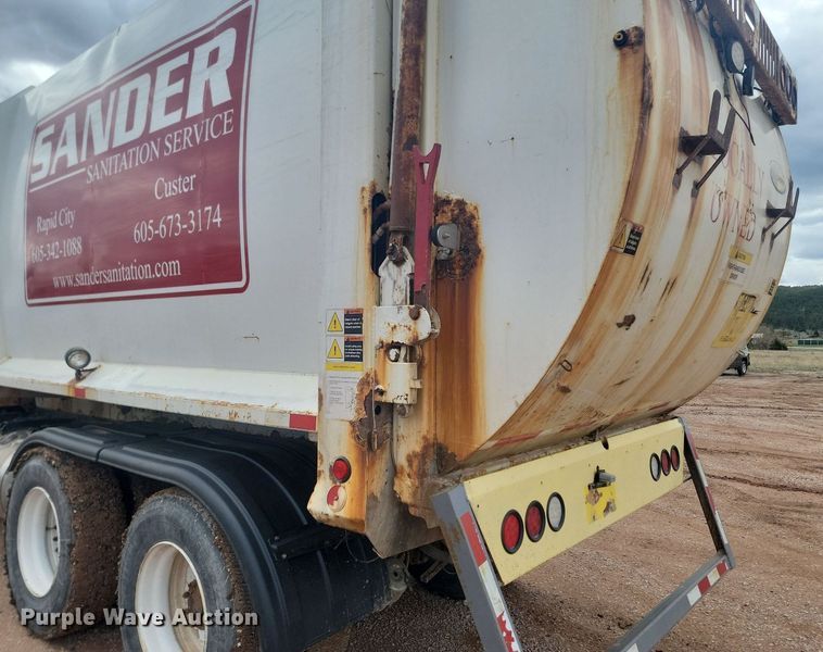 image for item NZ9764 2009 Peterbilt  320 refuse truck