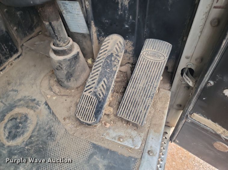 image for item NZ9764 2009 Peterbilt  320 refuse truck