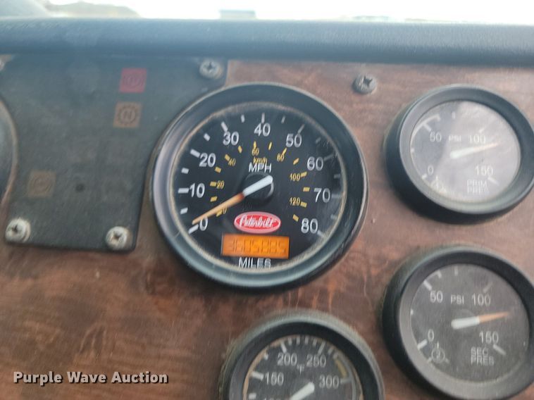 image for item NZ9764 2009 Peterbilt  320 refuse truck