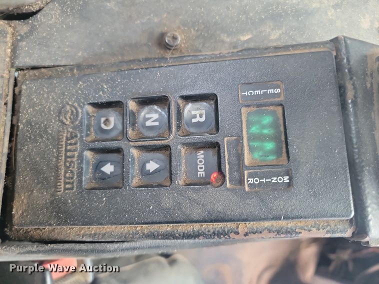 image for item NZ9764 2009 Peterbilt  320 refuse truck