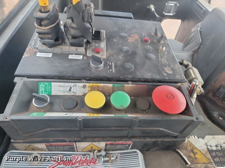 image for item NZ9764 2009 Peterbilt  320 refuse truck