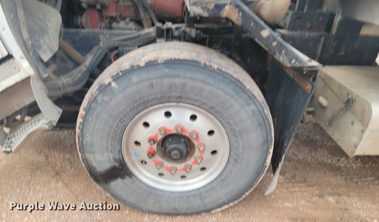 image for item NZ9764 2009 Peterbilt  320 refuse truck