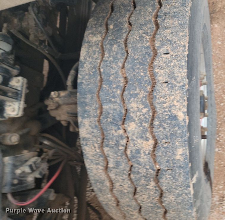 image for item NZ9764 2009 Peterbilt  320 refuse truck