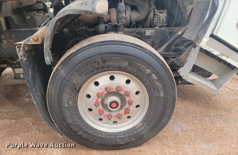 image for item NZ9764 2009 Peterbilt  320 refuse truck