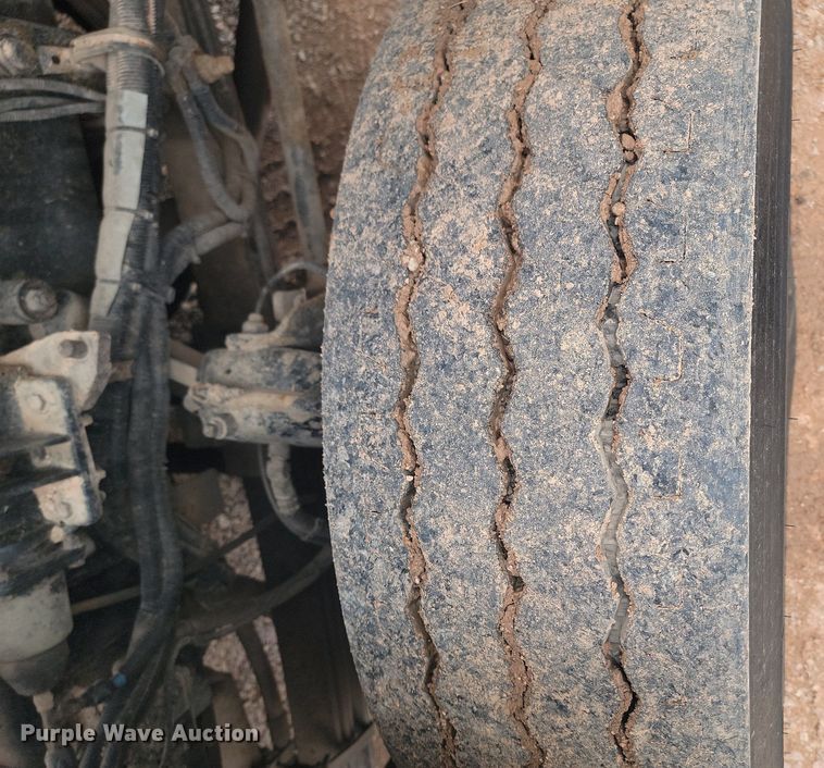 image for item NZ9764 2009 Peterbilt  320 refuse truck