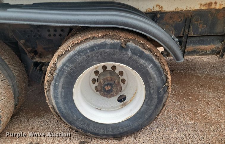 image for item NZ9764 2009 Peterbilt  320 refuse truck