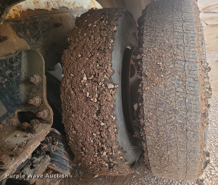 image for item NZ9764 2009 Peterbilt  320 refuse truck