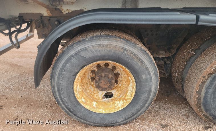 image for item NZ9764 2009 Peterbilt  320 refuse truck