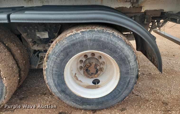 image for item NZ9764 2009 Peterbilt  320 refuse truck