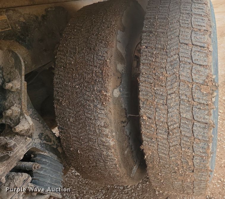 image for item NZ9764 2009 Peterbilt  320 refuse truck