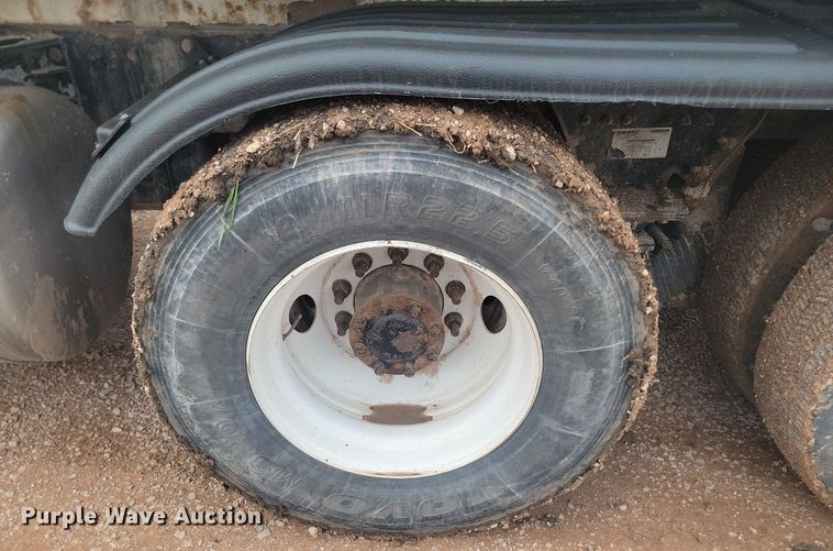 image for item NZ9764 2009 Peterbilt  320 refuse truck