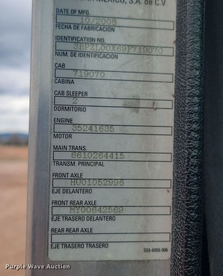 image for item NZ9764 2009 Peterbilt  320 refuse truck