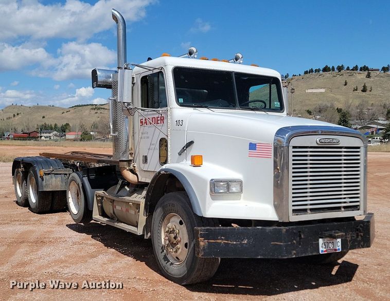 image for item NZ9765 1999 Freightliner  FL112 roll-off container truck