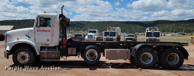 image for item NZ9765 1999 Freightliner  FL112 roll-off container truck