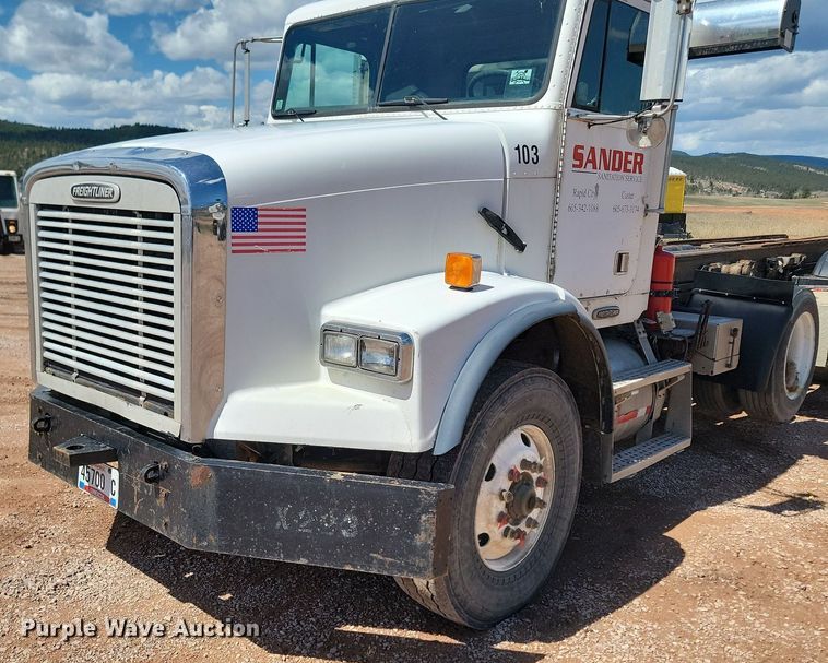 image for item NZ9765 1999 Freightliner  FL112 roll-off container truck