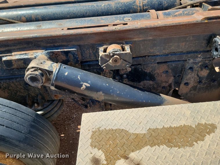 image for item NZ9765 1999 Freightliner  FL112 roll-off container truck