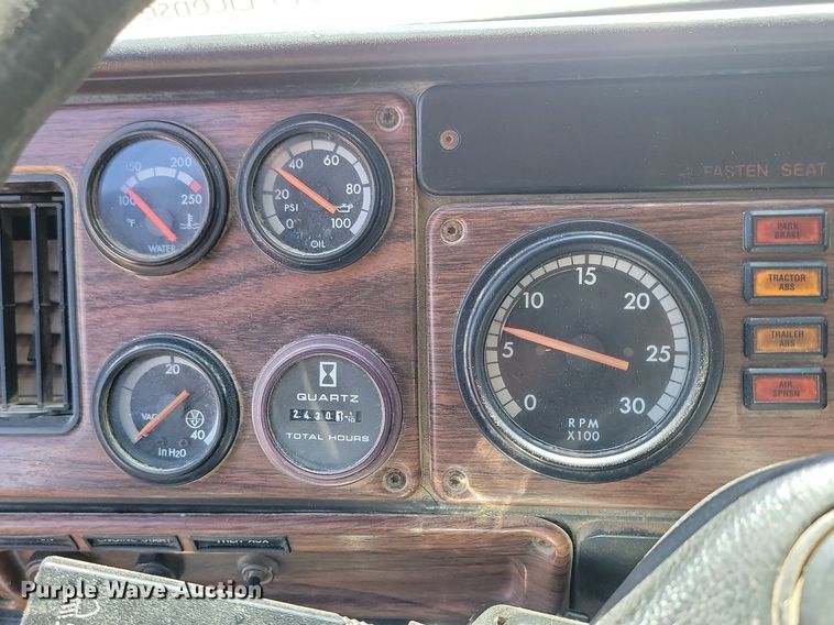 image for item NZ9765 1999 Freightliner  FL112 roll-off container truck