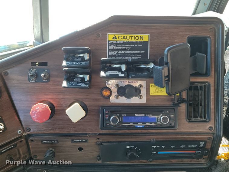 image for item NZ9765 1999 Freightliner  FL112 roll-off container truck