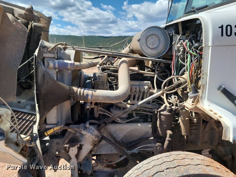 image for item NZ9765 1999 Freightliner  FL112 roll-off container truck