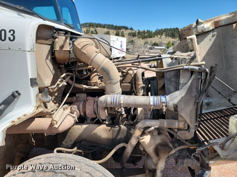 image for item NZ9765 1999 Freightliner  FL112 roll-off container truck