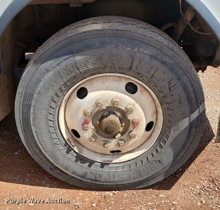 image for item NZ9765 1999 Freightliner  FL112 roll-off container truck