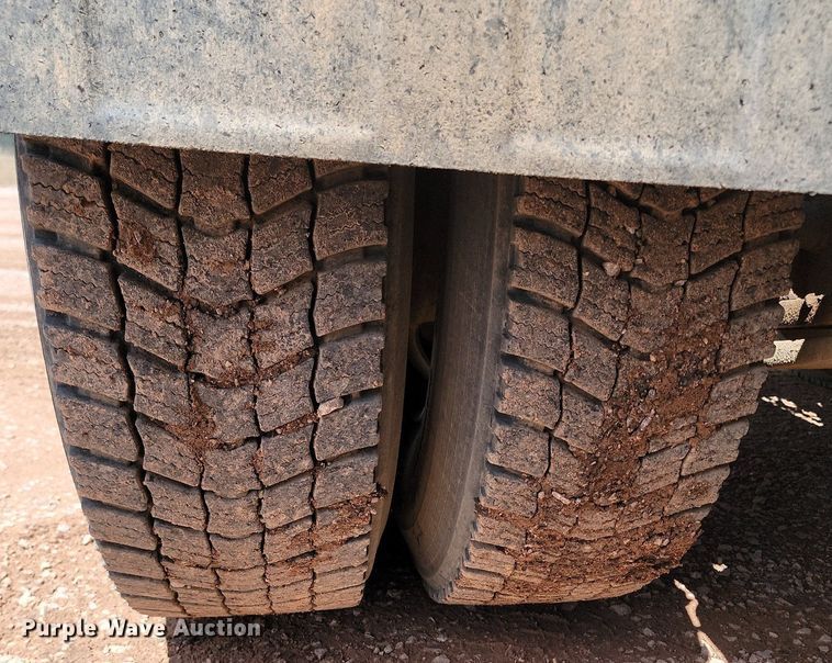 image for item NZ9765 1999 Freightliner  FL112 roll-off container truck