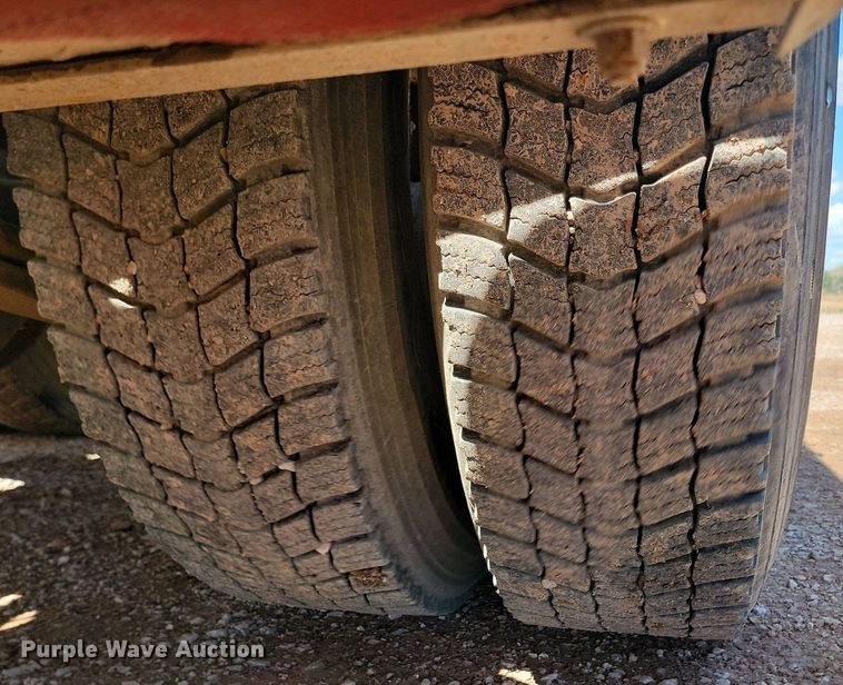 image for item NZ9765 1999 Freightliner  FL112 roll-off container truck