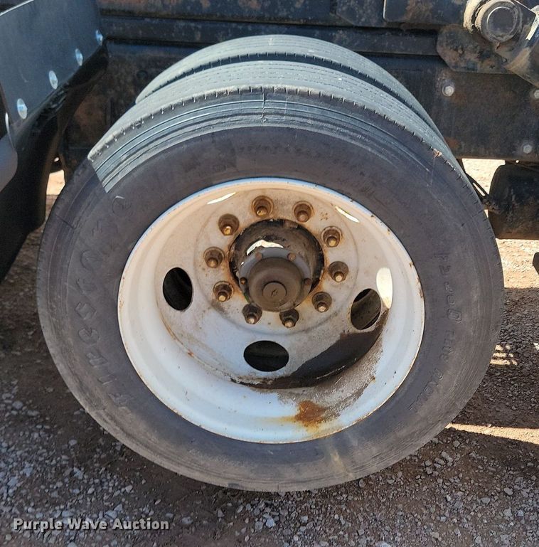 image for item NZ9765 1999 Freightliner  FL112 roll-off container truck