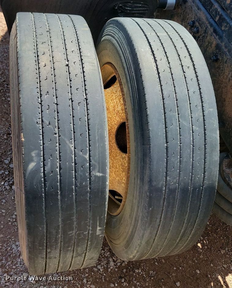 image for item NZ9765 1999 Freightliner  FL112 roll-off container truck