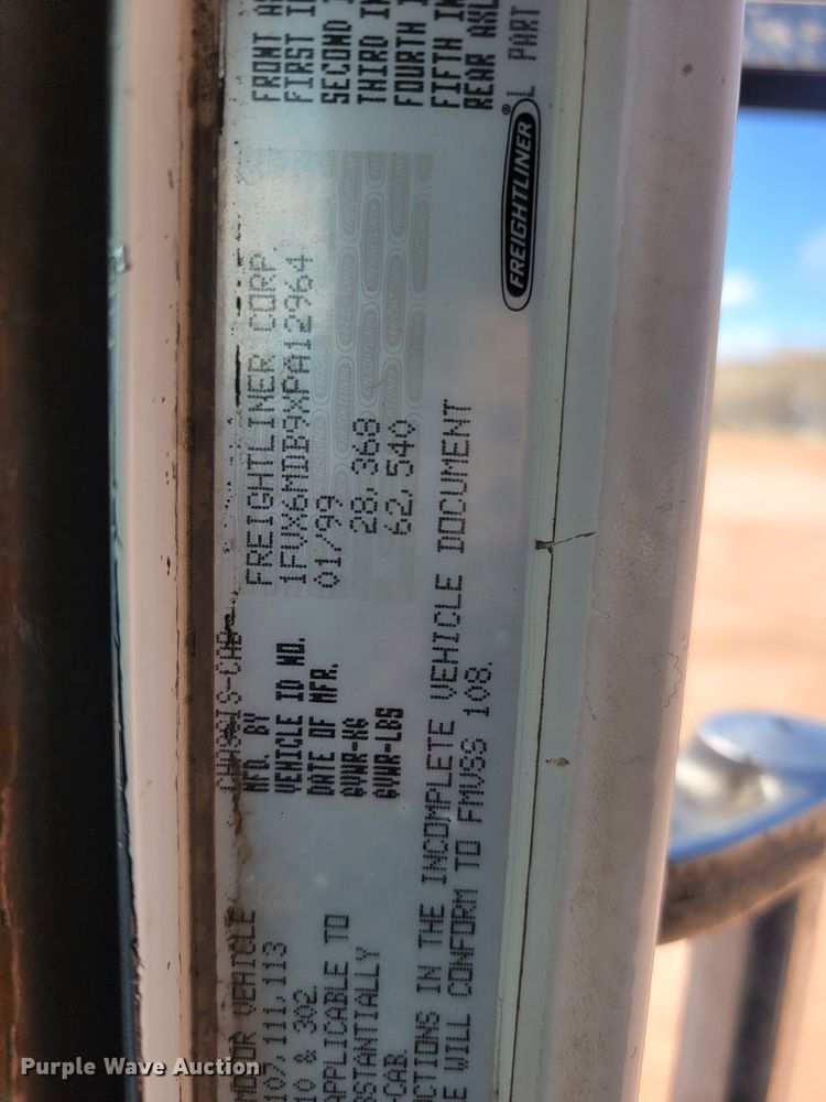 image for item NZ9765 1999 Freightliner  FL112 roll-off container truck