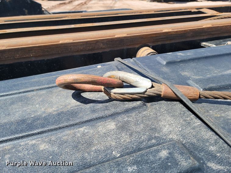 image for item NZ9766 2005 International  7600 6x4 roll-off container truck