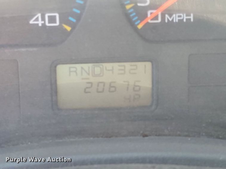 image for item NZ9766 2005 International  7600 6x4 roll-off container truck