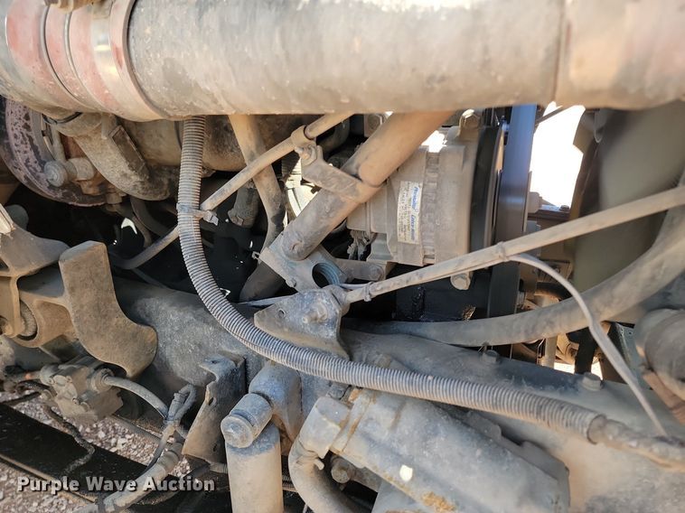 image for item NZ9766 2005 International  7600 6x4 roll-off container truck