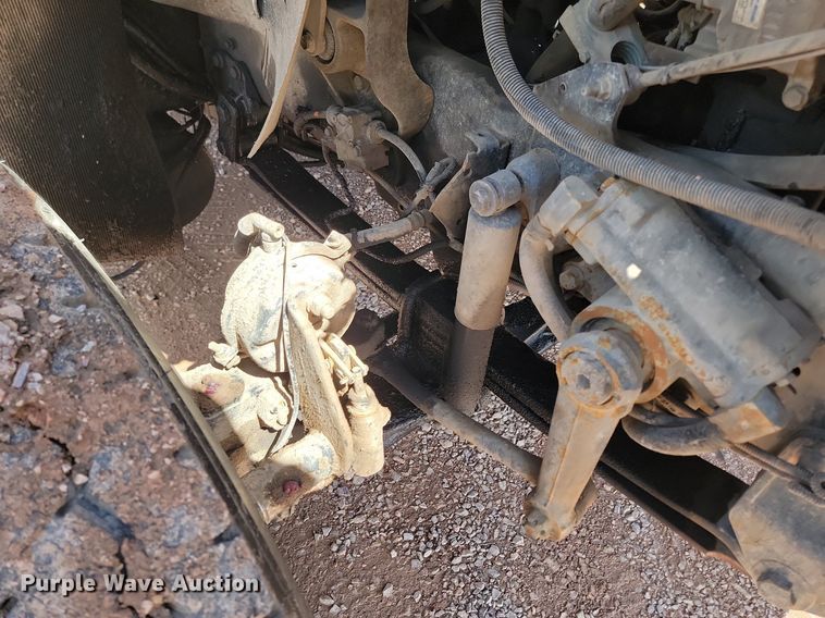 image for item NZ9766 2005 International  7600 6x4 roll-off container truck