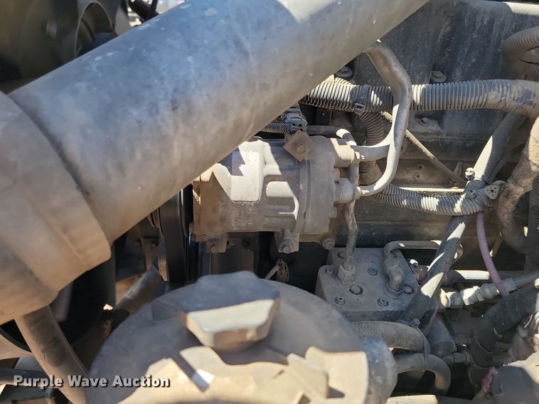 image for item NZ9766 2005 International  7600 6x4 roll-off container truck