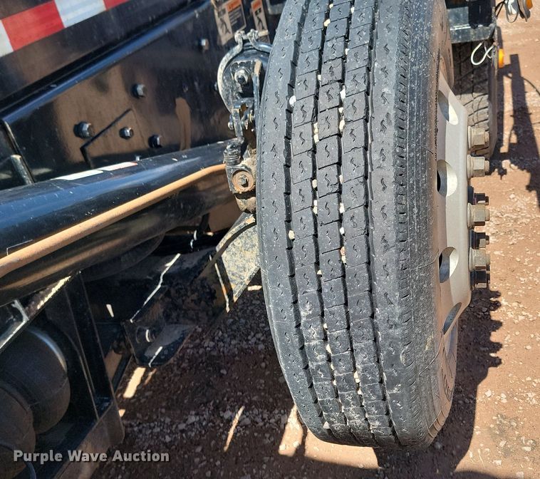 image for item NZ9766 2005 International  7600 6x4 roll-off container truck