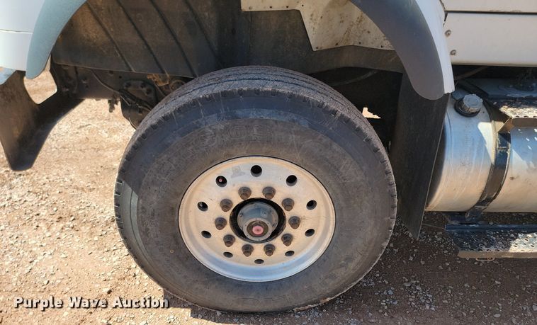 image for item NZ9766 2005 International  7600 6x4 roll-off container truck