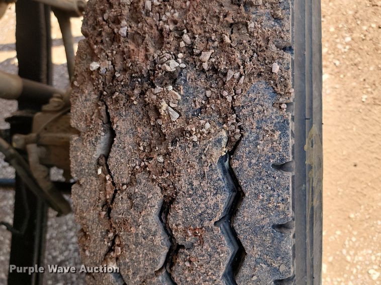 image for item NZ9766 2005 International  7600 6x4 roll-off container truck