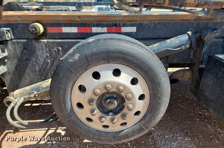 image for item NZ9766 2005 International  7600 6x4 roll-off container truck