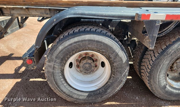 image for item NZ9766 2005 International  7600 6x4 roll-off container truck