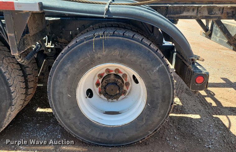 image for item NZ9766 2005 International  7600 6x4 roll-off container truck