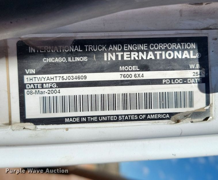 image for item NZ9766 2005 International  7600 6x4 roll-off container truck